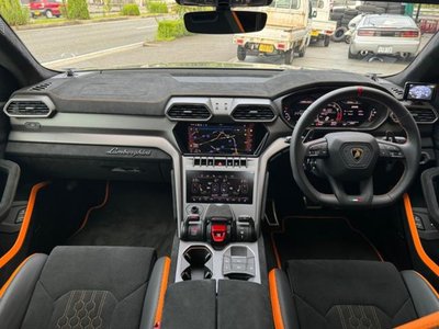 2024 Lamborghini URUS — фото 3
