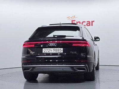 AUDI Q8 - 4