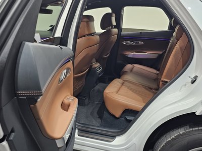 2025 Genesis GV70 thumbnail 16