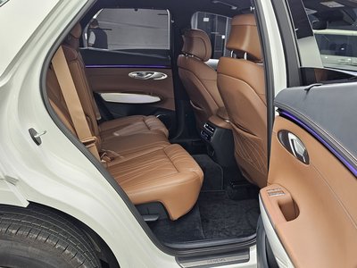 2025 Genesis GV70 thumbnail 18