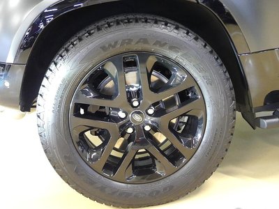 LAND ROVER DEFENDER - 9