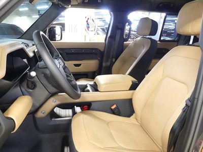 LAND ROVER DEFENDER - 8