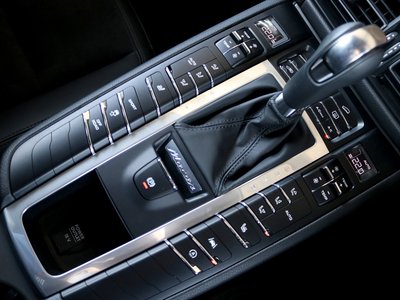 PORSCHE MACAN - 7