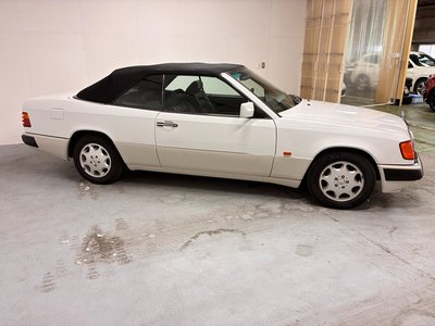 1993 Mercedes-BENZ MEDIUM-CLASS photo 3