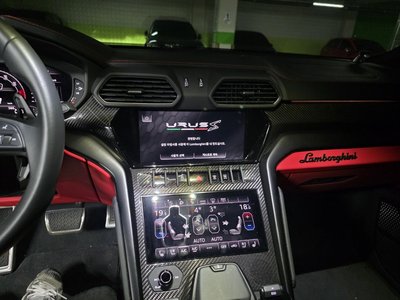 LAMBORGHINI URUS - 8