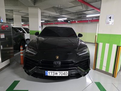 LAMBORGHINI URUS - 1