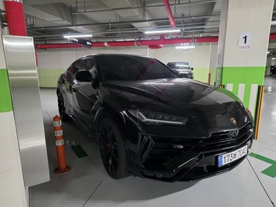 LAMBORGHINI URUS - 2