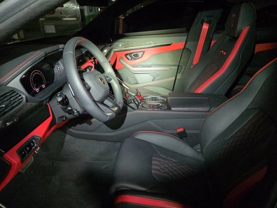 LAMBORGHINI URUS - 6