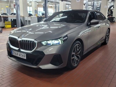 2026 BMW 5 SERIES photo 1