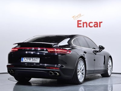 PORSCHE PANAMERA - 3