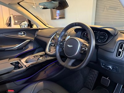 ASTON MARTIN DBX - 7