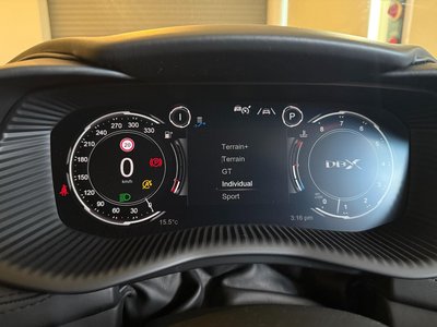 ASTON MARTIN DBX - 8