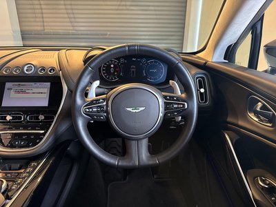ASTON MARTIN DBX - 10