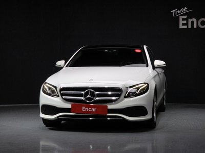 MERCEDES-BENZ E-CLASS - 2