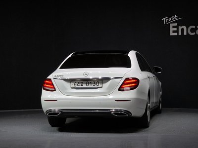 MERCEDES-BENZ E-CLASS - 4