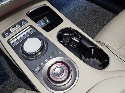 صورة 10 لـ 2021 Genesis GV70