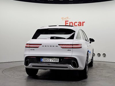 صورة 3 لـ 2022 Genesis GV70