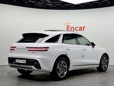 صورة 4 لـ 2022 Genesis GV70