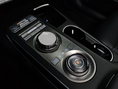 صورة 9 لـ 2022 Genesis GV70