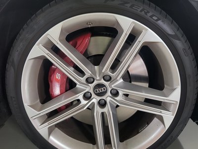 صورة 6 لـ 2021 AUDI S8
