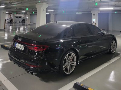 صورة 3 لـ 2021 AUDI S8