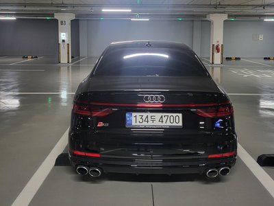 صورة 4 لـ 2021 AUDI S8