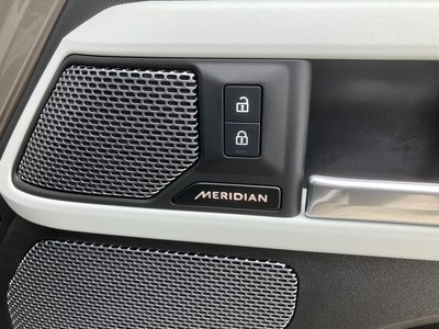 LAND ROVER DEFENDER - 8