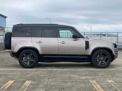 LAND ROVER DEFENDER - 9