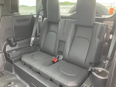 LAND ROVER DEFENDER - 2