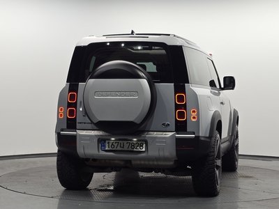 LAND ROVER DEFENDER - 4