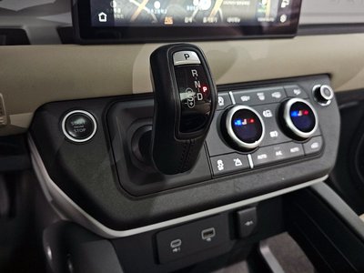 LAND ROVER DEFENDER - 9