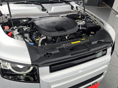 LAND ROVER DEFENDER - 7