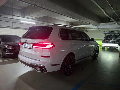 BMW X7 - 7