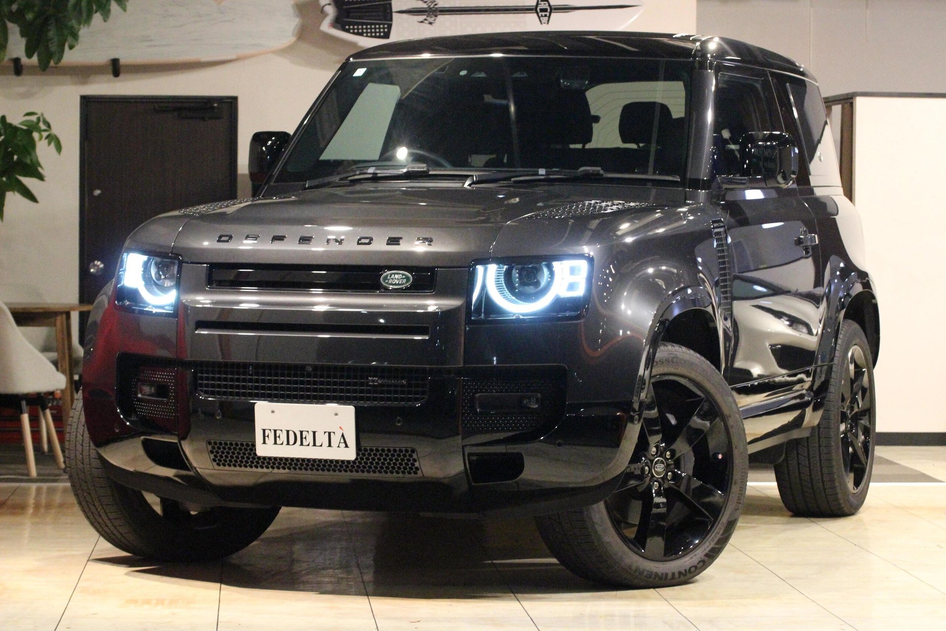 LAND ROVER DEFENDER - View 1