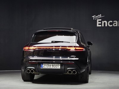 PORSCHE MACAN - 4