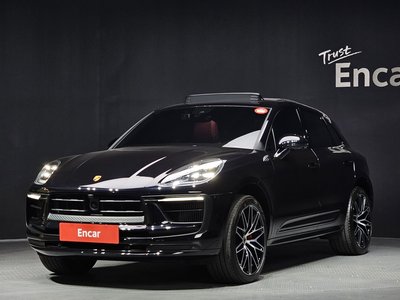 PORSCHE MACAN - 1
