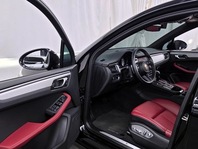 PORSCHE MACAN - 10