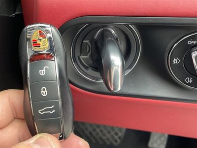 2017 Porsche MACAN photo 7
