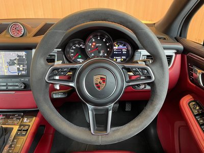 صورة 10 لـ 2017 Porsche MACAN