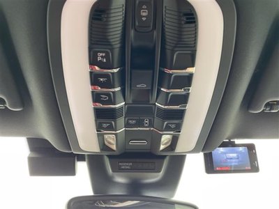 2017 Porsche MACAN thumbnail 41