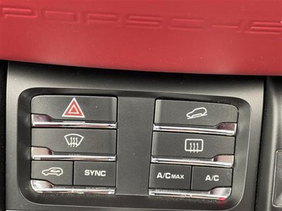 2017 Porsche MACAN thumbnail 40