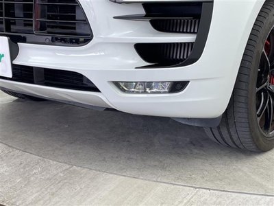 2017 Porsche MACAN thumbnail 27