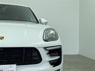 2017 Porsche MACAN thumbnail 25