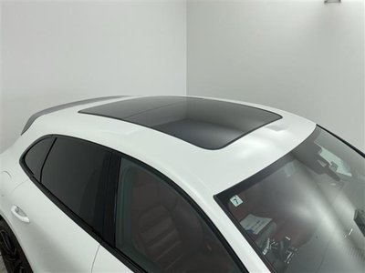 2017 Porsche MACAN thumbnail 36