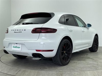 2017 Porsche MACAN thumbnail 23