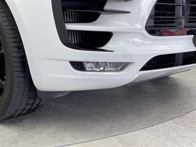 2017 Porsche MACAN thumbnail 26