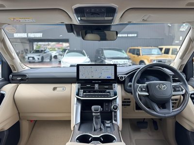 TOYOTA LAND CRUISER 300 - 9