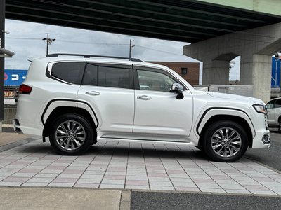 TOYOTA LAND CRUISER 300 - 7