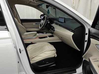 2022 Genesis GV70 thumbnail 11