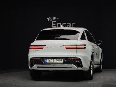 صورة 3 لـ 2022 Genesis GV70